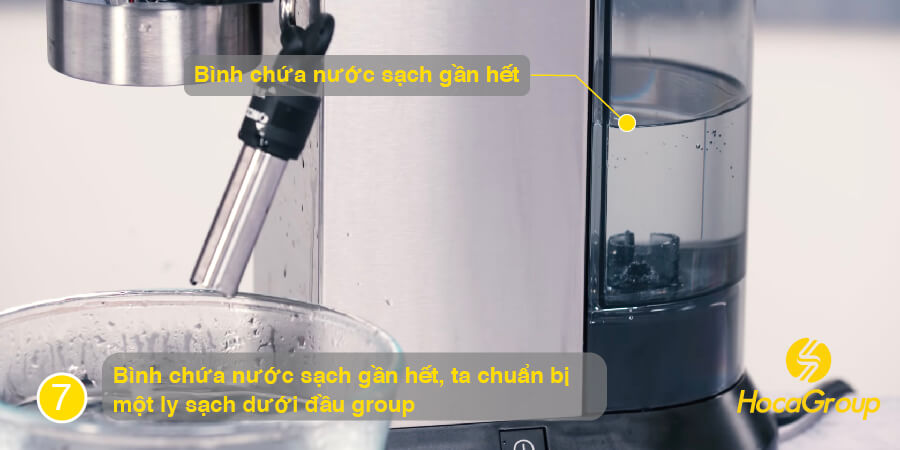 Xả nước bình chứa máy pha cà phê Delonghi EC 685