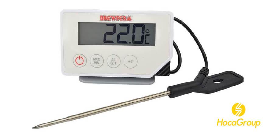 Một nhiệt kế có thể được sử dụng để đo nhiệt độ nước