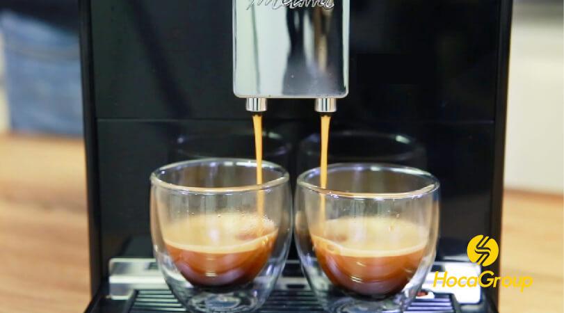 Cà phê espresso được pha từ Melitta Caffeo Solo